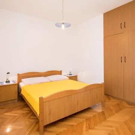 Apartamento With A Parking Space Kastel Stafilic, - 22665 *
